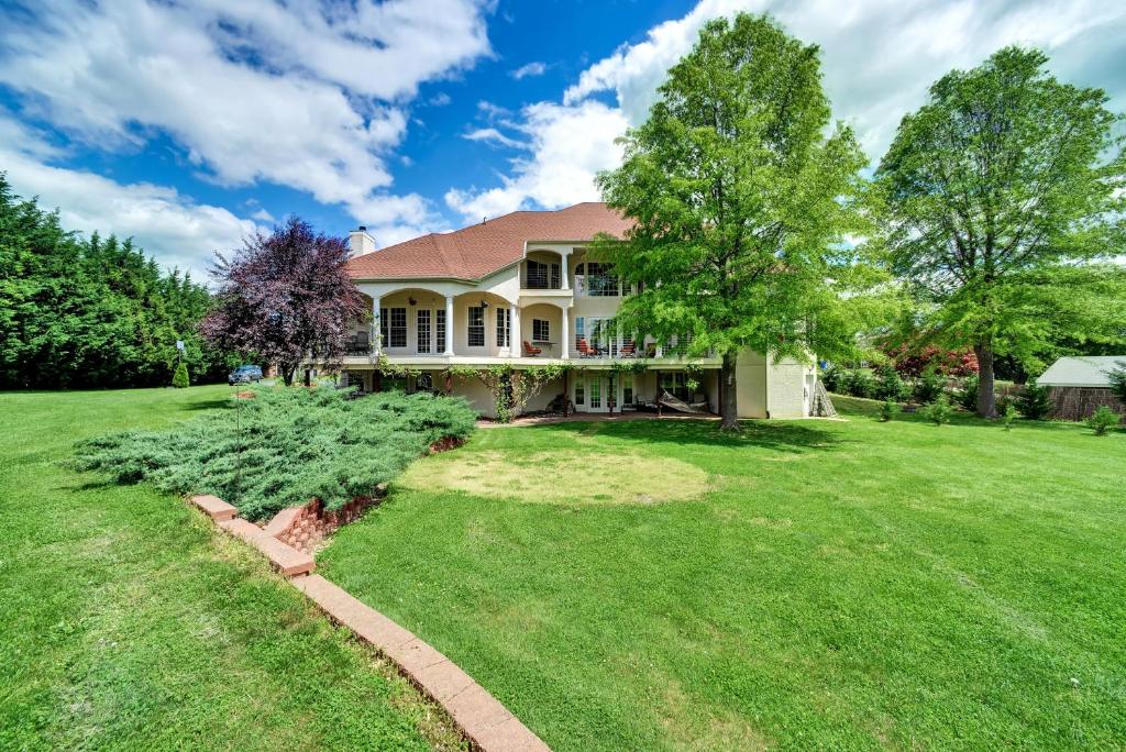 Whispering Oak Mansion