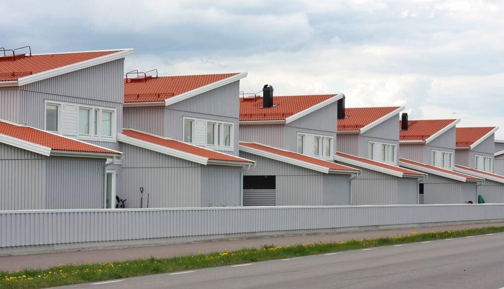 Low-cost vs High-end Housing